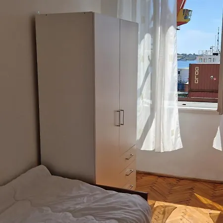 Apartment Port Pula