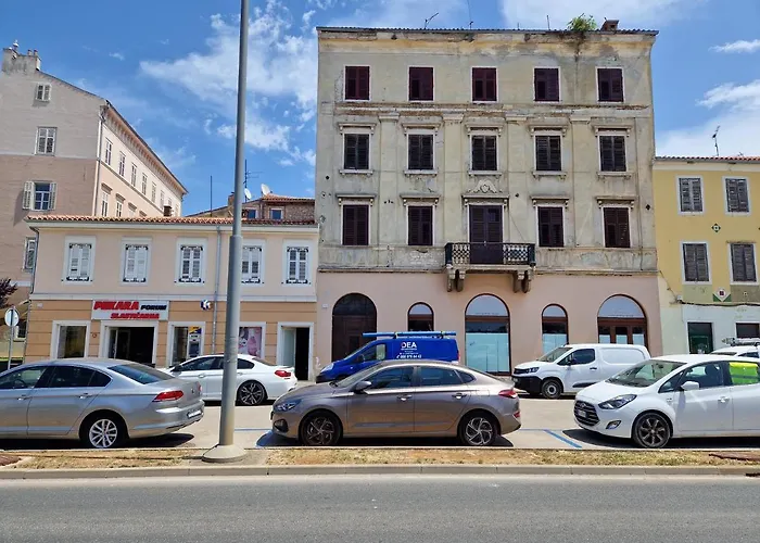 Port 아파트 풀라